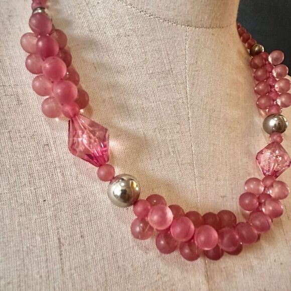 Pink cluster beaded vintage necklace - Picture 2 of 9